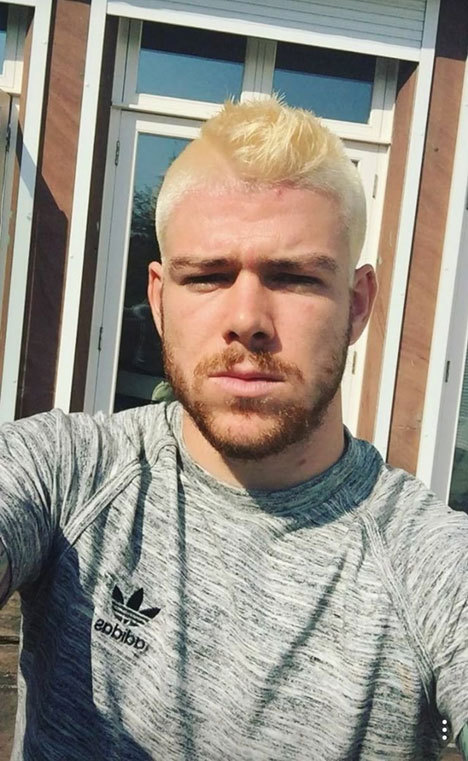 Ikuti Jejak Messi dan Neymar, Moreno Kini Tampil Blonde 