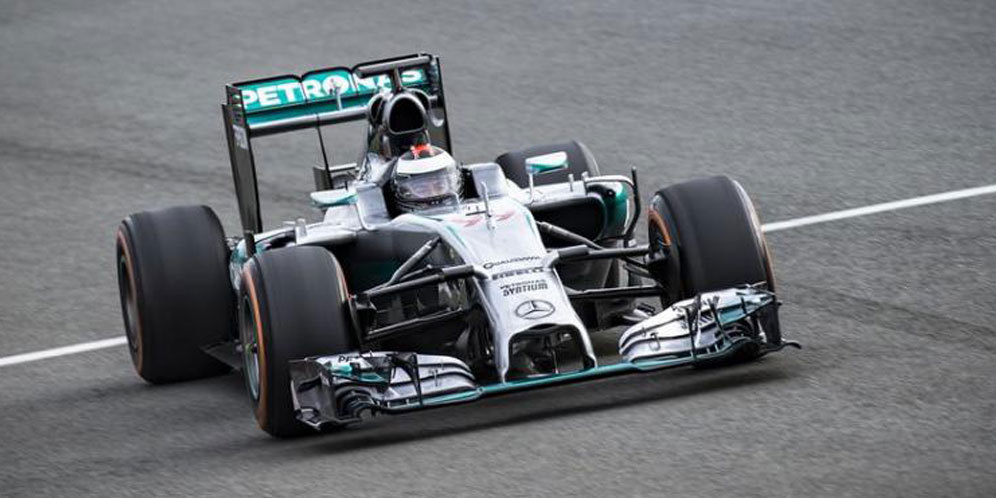Jorge Lorenzo mengendarai Mercedes W05 (c) Monster Energy