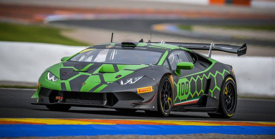 Andrea Dovizioso di atas Lamborghini Huracan. (c) Facebook/AD04