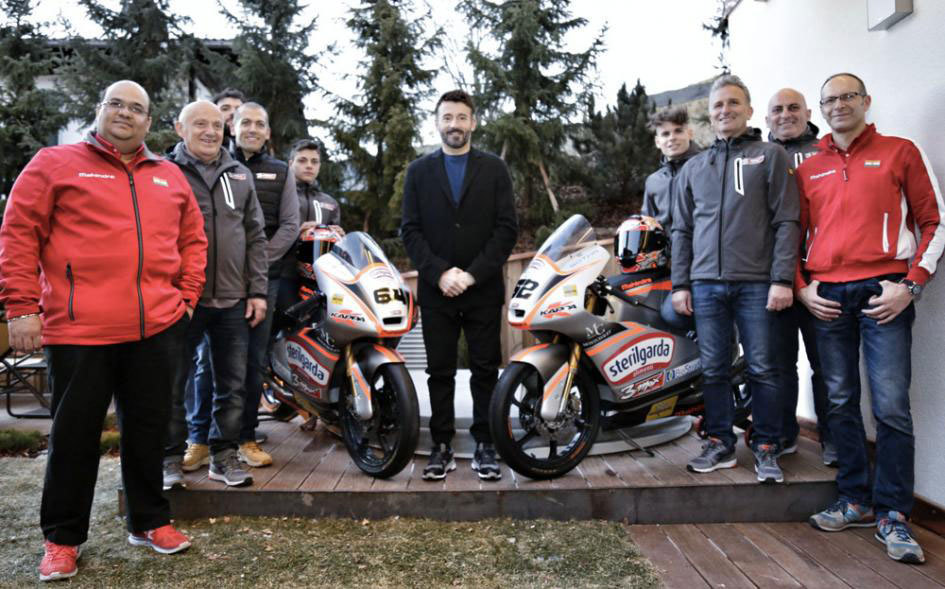 Max Biaggi dan tim Mahinda CIV Moto3. (c) GPOne