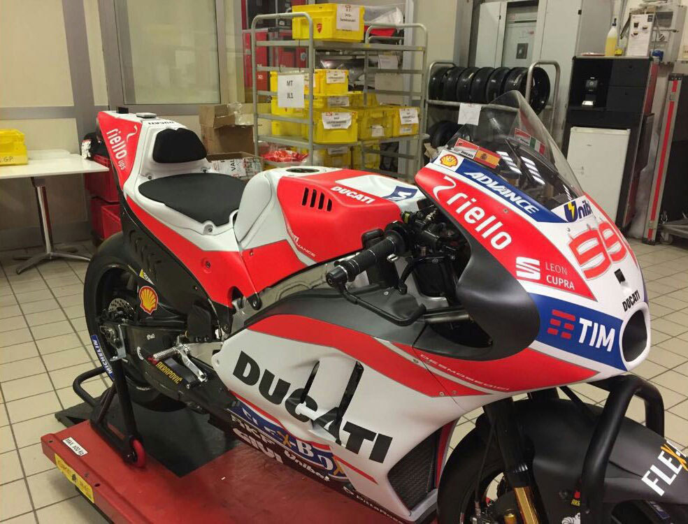 Desmosedici GP17 milik Jorge Lorenzo yang viral di media sosial sebelum acara peluncuran tim. (c) Speedweek