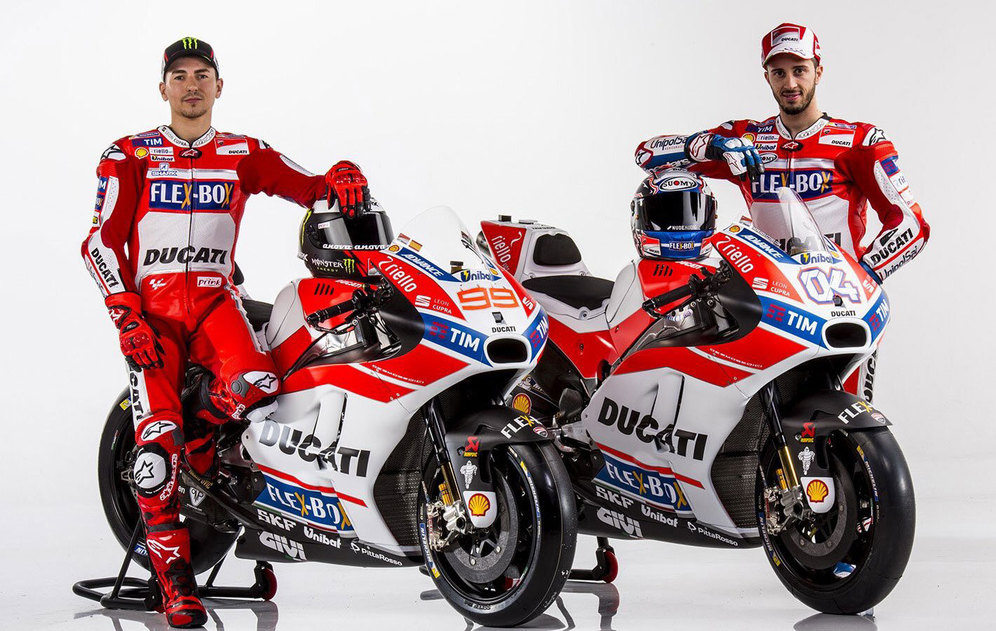 Jorge Lorenzo, Andrea Dovizioso dan Desmosedici GP17. (c) Ducati