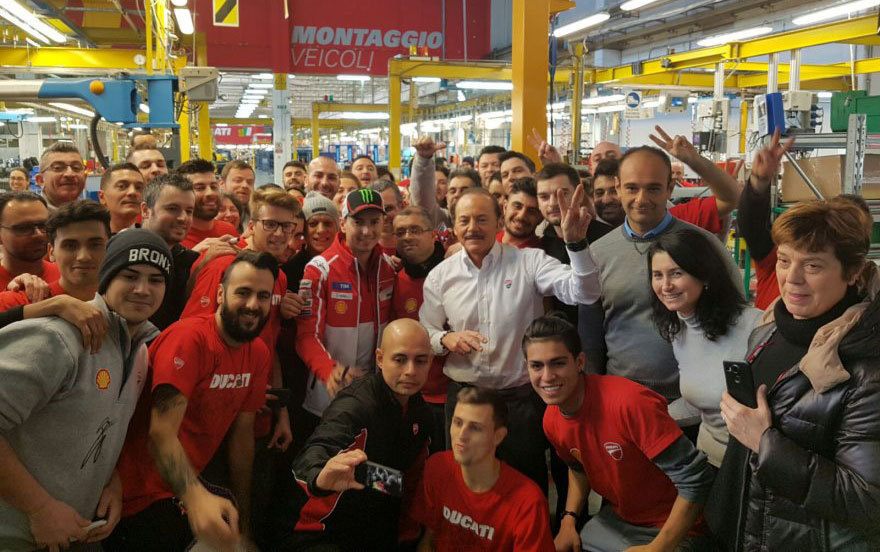 Jorge Lorenzo saat mengunjungi pabrikan Ducati di Borgo Panigale. (c) Ducati
