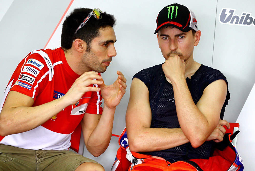Michele Pirro dan Jorge Lorenzo (c) Racesport.nl