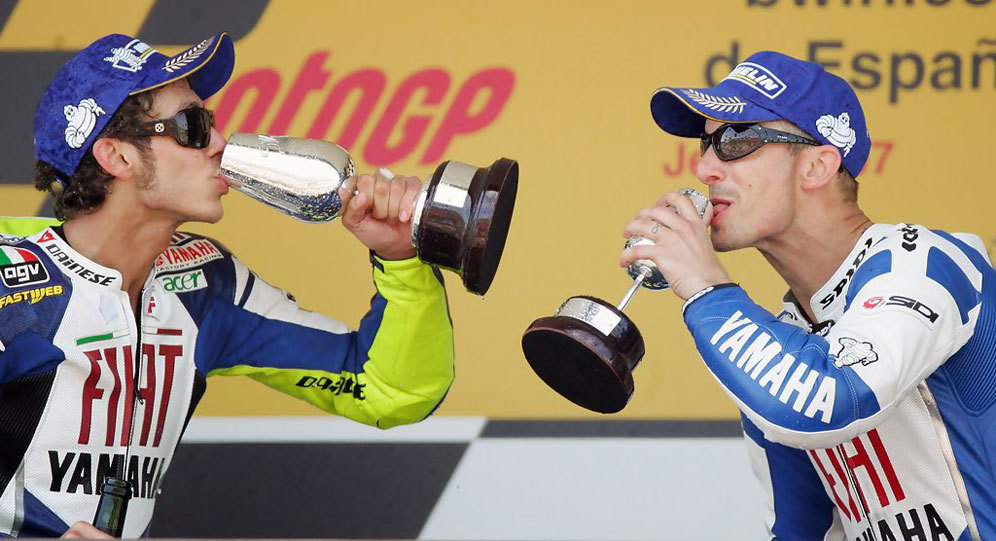 Valentino Rossi dan Colin Edwards di MotoGP Jerez 2007. (c) Zimbio