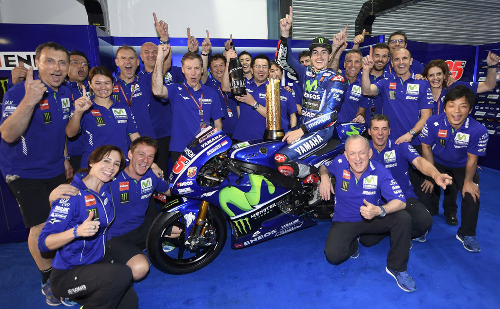Maverick Vinales dan tim Movistar Yamaha MotoGP. (c) Yamaha