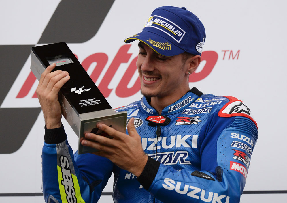 Maverick Vinales saat memenangkan MotoGP Inggris 2016 bersama Suzuki. (c) AFP