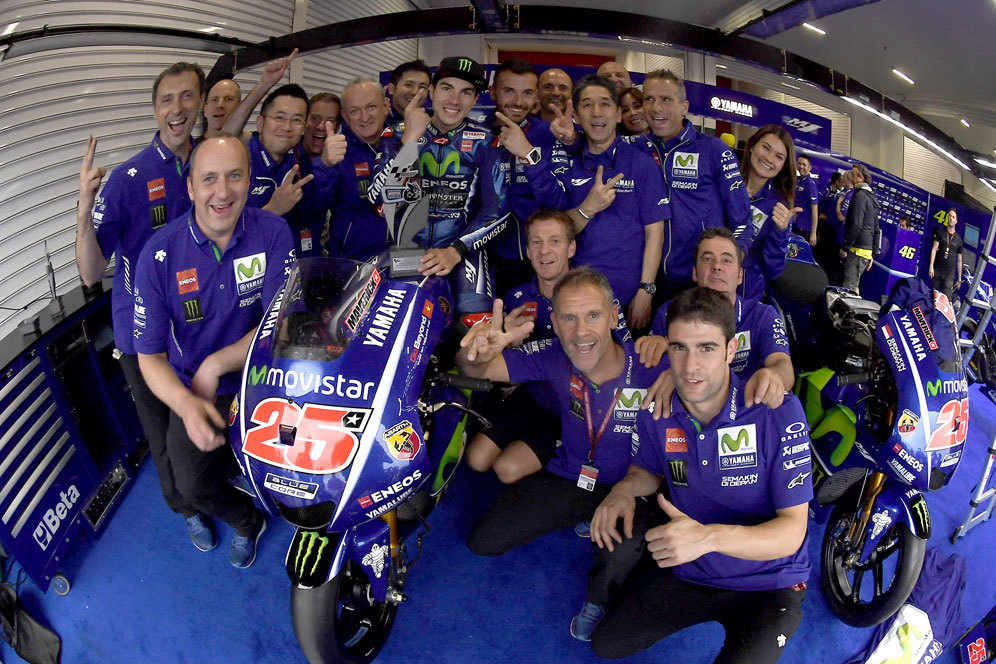 Maverick Vinales dan krunya di Movistar Yamaha MotoGP (c) Yamaha