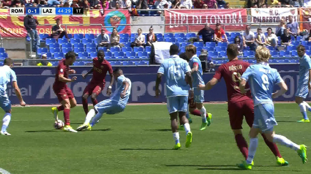 Penalti Kontroversial Roma Buat Lazio Berkobar - Bola.net