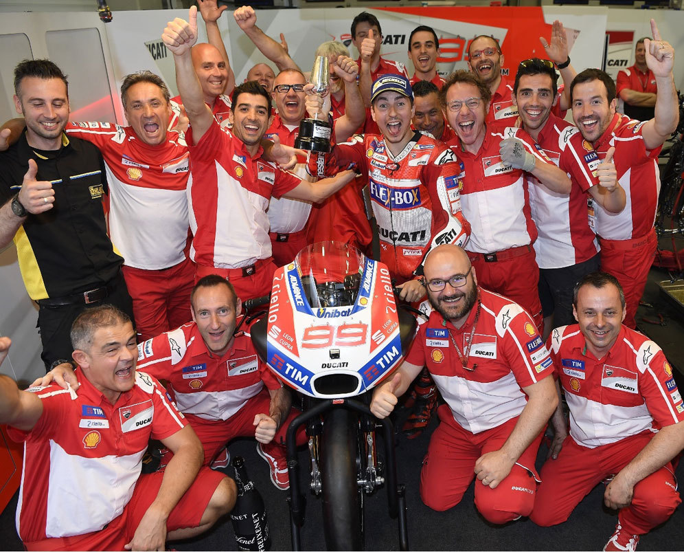 Jorge Lorenzo dan Tim Ducati Corse. (c) Ducati