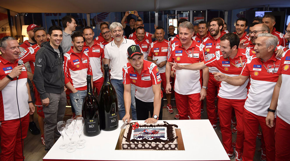 Perayaan ulang tahun Jorge Lorenzo yang ke-30. (c) Ducati