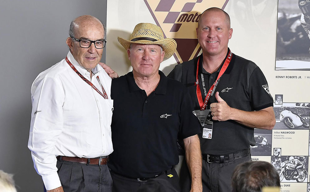 Carmelo Ezpeleta, Kenny Roberts Sr dan Kenny Roberts Jr. (c) Suzuki