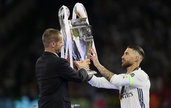 135 Gambar gambar real madrid mengangkat piala champion 2018 Terkini