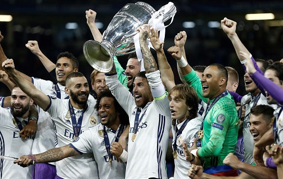 Real Madrid Angkat Trofi Liga Champions 2016/17 - Bola.net
