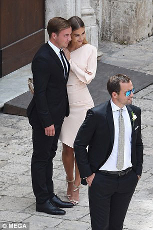 Pernikahan Manuel Neuer dan Nina Weiss - Bola.net