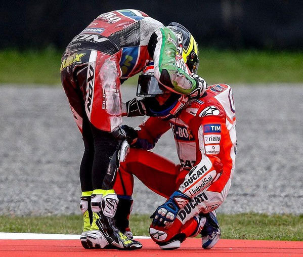 Aleix Espargaro meminta maaf kepada Andrea Dovizioso usai insiden tabrakan di Argentina. (c) KYT