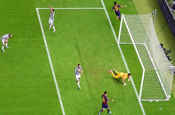 Neymar membobol gawang Juventus di final 2015 (c) AFP