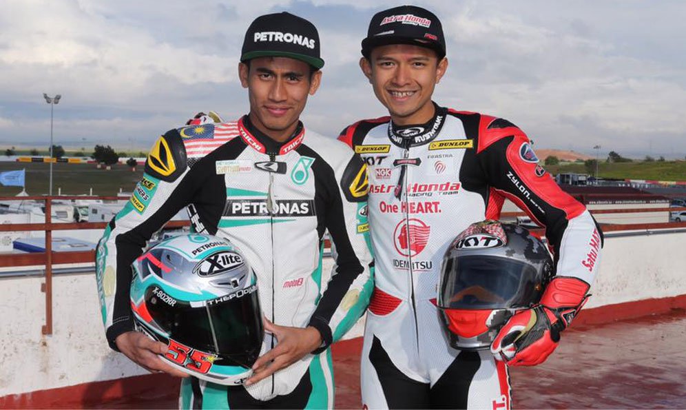 Dimas Ekky Pratama (kanan) bersama rider Moto2 asal Malaysia, Hafizh Syahrin. (c) Istimewa
