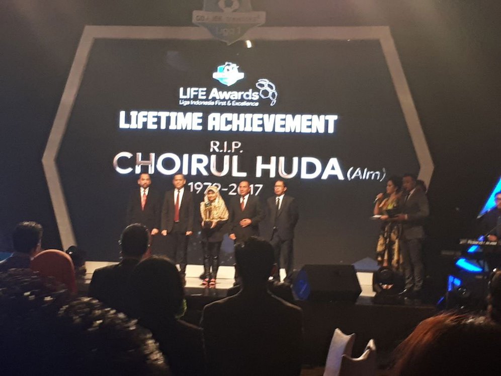 Choirul Huda Dianugerahi Lifetime Achievement Award - Bola.net