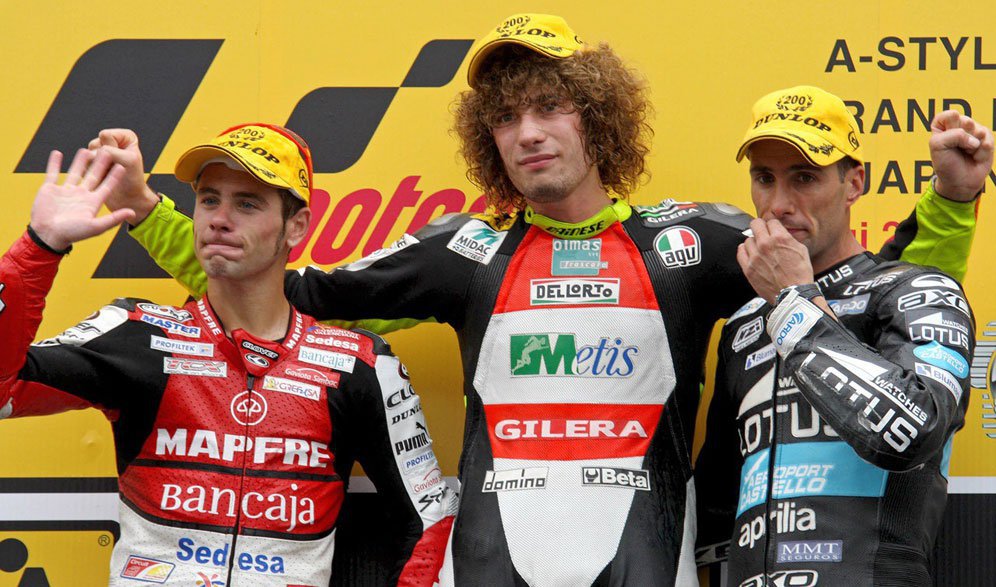 Alex Debon (kanan) bersama Marco Simoncelli dan Alvaro Bautista di GP250 Belanda 2008. (c) MotoGP