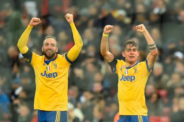 Higuain dan Dybala (c) AFP