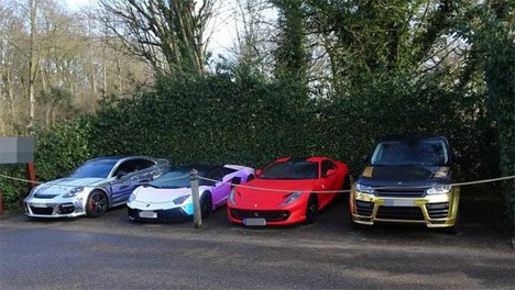 Empat mobil mewah Aubameyang.