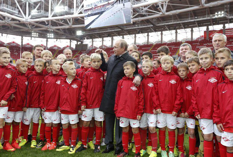 Vladimir Putin saat pembukaan stadion