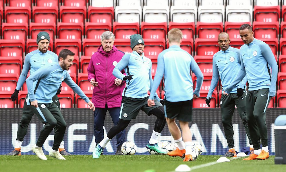 Para pemain Manchester City menjalani latihan jelang perempat final Liga Champions kontra Liverpool.