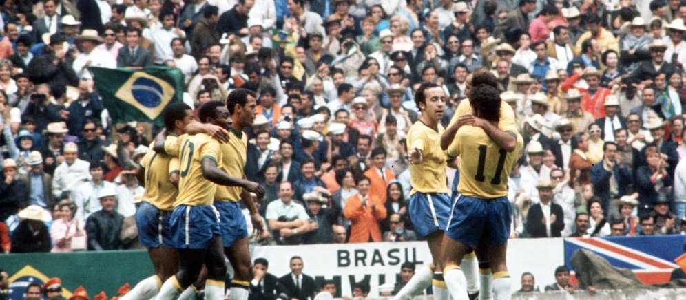 Timnas Brasil Merayakan Kemenangan Mereka