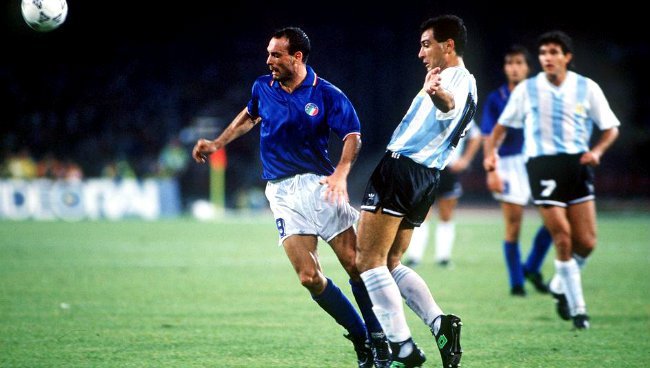 Salvatore Schillaci (kiri).