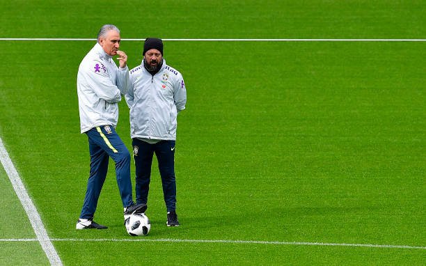 Tite dan Cleber Xavier (c) AFP