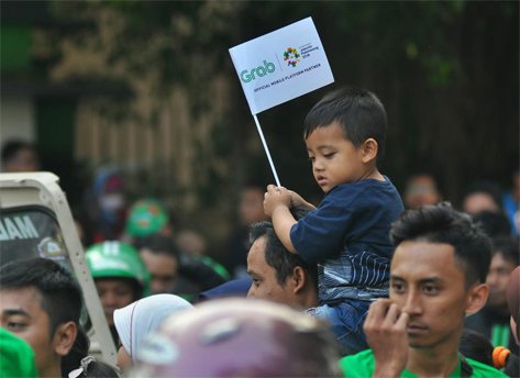 Kirab Obor Asian Games sedot perhatian warga Malang.