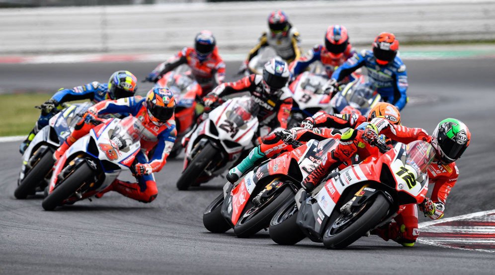 Panigale V4 vs Moto3