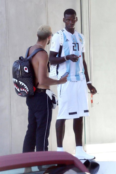 Pogba Pakai Baju Dybala