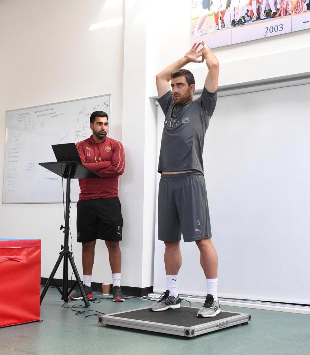 Sokratis Papastathopoulos latihan perdana bersama Arsenal.