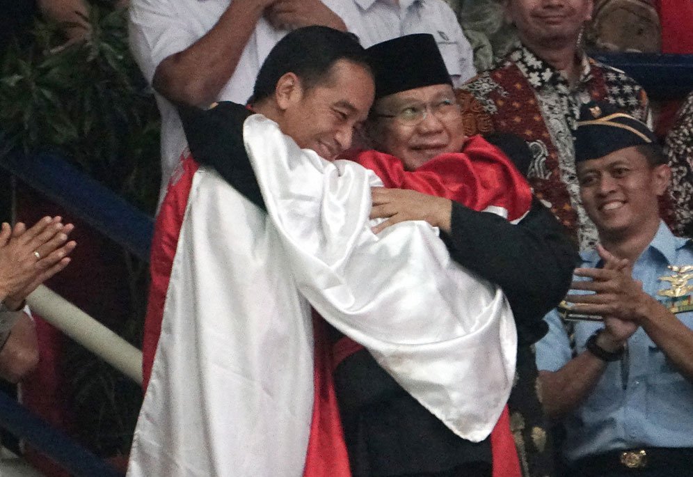 Joko Widodo, Hanifan Yudani Kusumah dan Prabowo Subianto (c) Inasgoc/Antara
