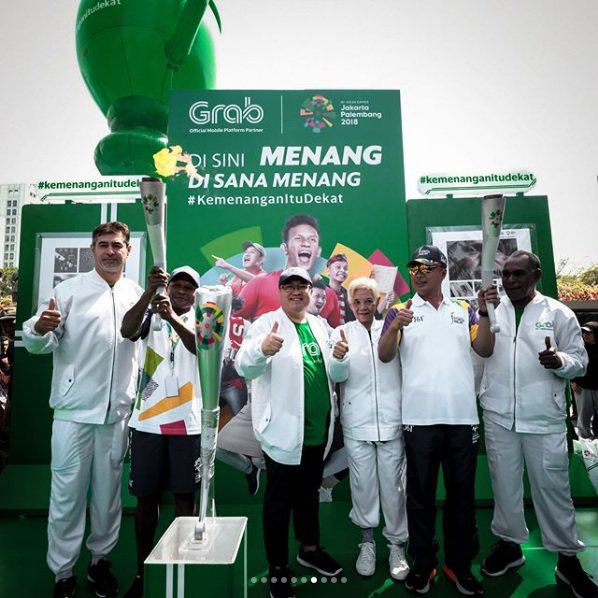 Para atlet legendaris dalam torch relay Asian Games 2018 di Bandung