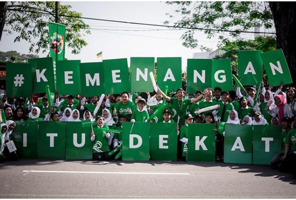 Kampanye #KemenanganItuDekat bersama Grab untuk menyemarakkan kirab obor Asian Games 2018 di Bandung.