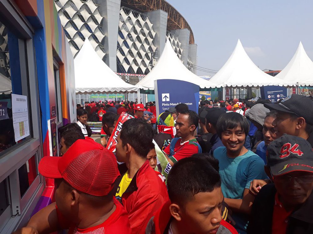 Ribuan Penonton Membludak Untuk Menonton Pertandingan Timnas Indonesia