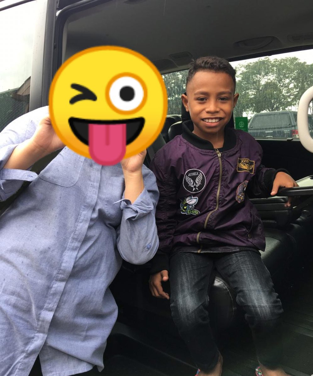 Valdy dan Alexa, yang secara khusus meminta wajahnya disamarkan dengan dalih dirinya pemalu. Hehehe. (c) Bola.net/Anindhya Danartikanya