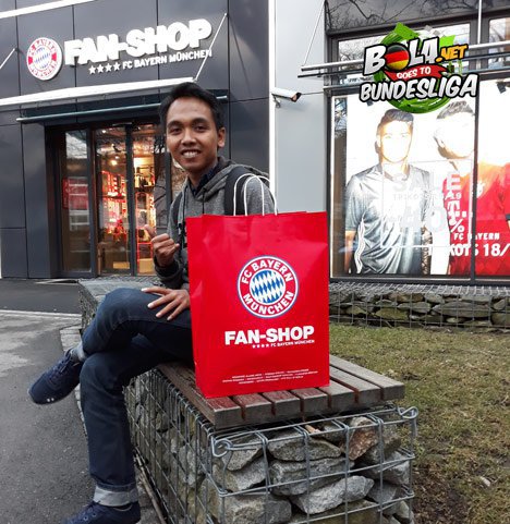 Suasana fan shop Bayern Munchen (c) Asad Arifin