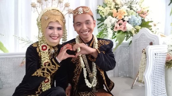 Editor Bolanet Asad Arifin bersama sang istri. (c) Fitria Rahman for Bolanet