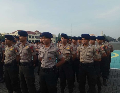 Ikhfanul Alam bersama anggota Brimob lainnya (c) Dokumen Pribadi Ikhfanul Alam