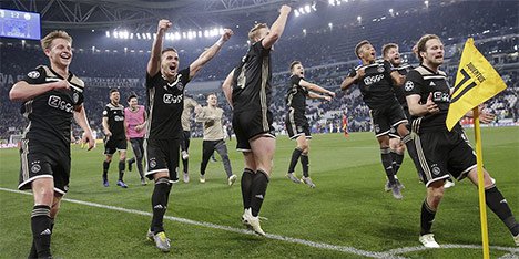 Selebrasi para pemain Ajax di Allianz Stadium, Turin (c) AP Photo