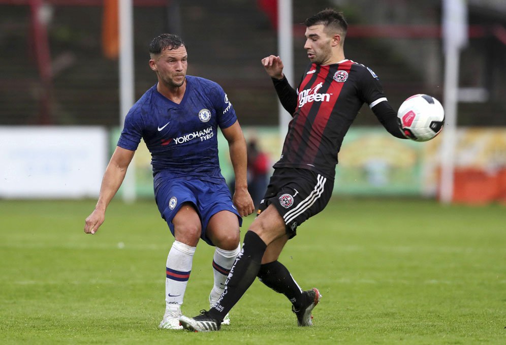 Danny Drinkwater ketika beraksi di laga Chelsea vs Bohemian. (c) AP Photo