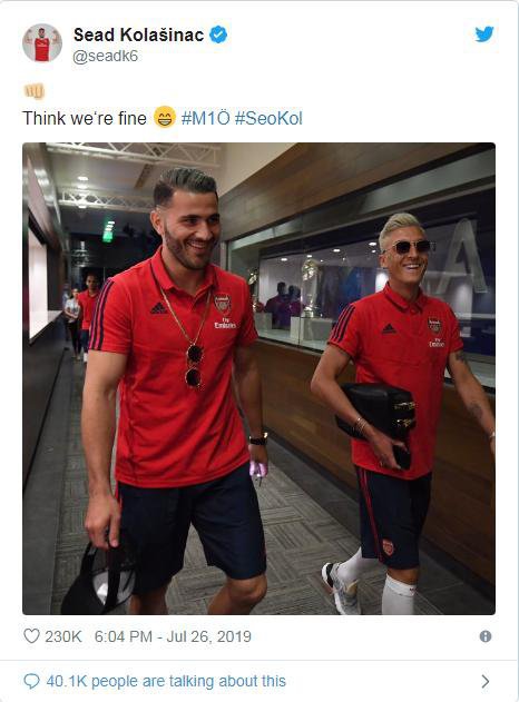 Sead Kolasinac dan Mesut Ozil (c) Twitter