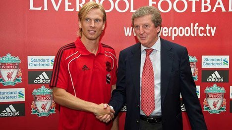 Christian Poulsen saat diperkanalkan Liverpool. (c) LFC