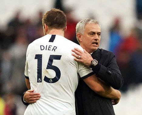 Eric Dier bersama Jose Mourinho. (c) AP Photo