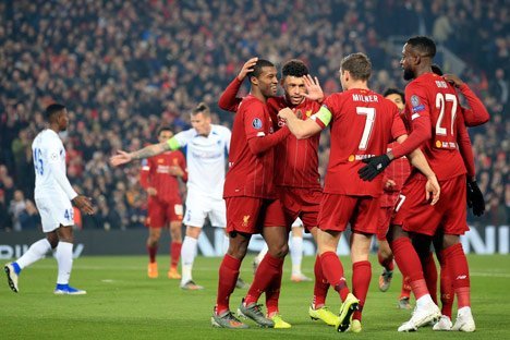 Pemain Liverpool merayakan gol Georginio Wijnaldum ke gawang Genk di Liga Champions. (c) AP Photo