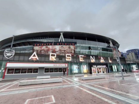 Penampakan Emirates Stadium dari Luar (c) Bola.net/Fitri Apriani